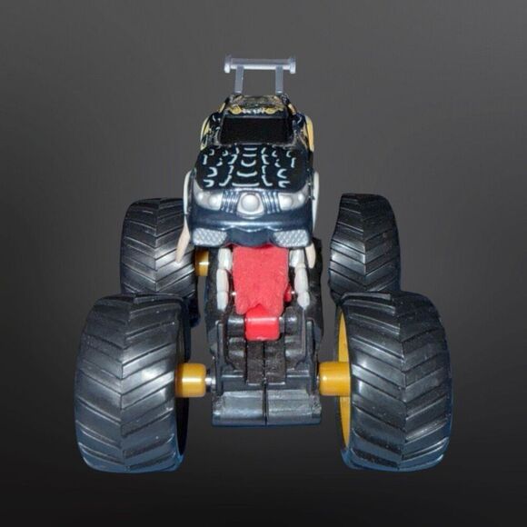 Hot Wheels Battle Beast Push Down Chomping Action Monster Trucks 1:64 Scale A27 - Picture 3 of 16